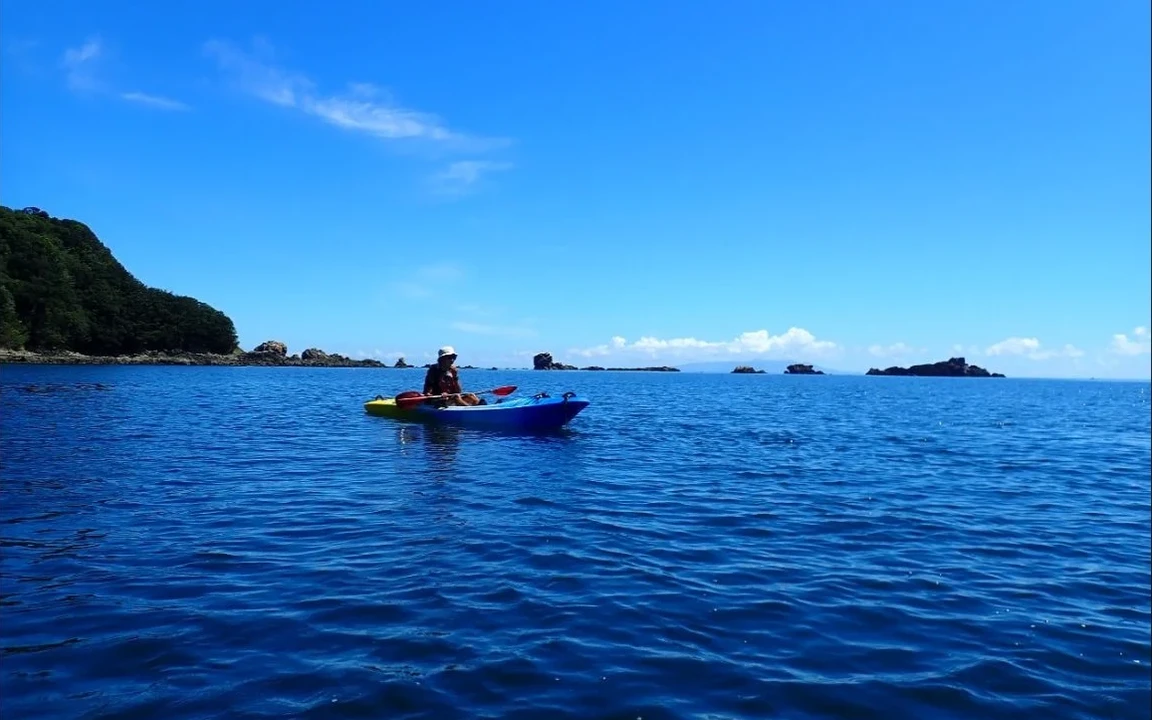 青い海を、カヤックで。
