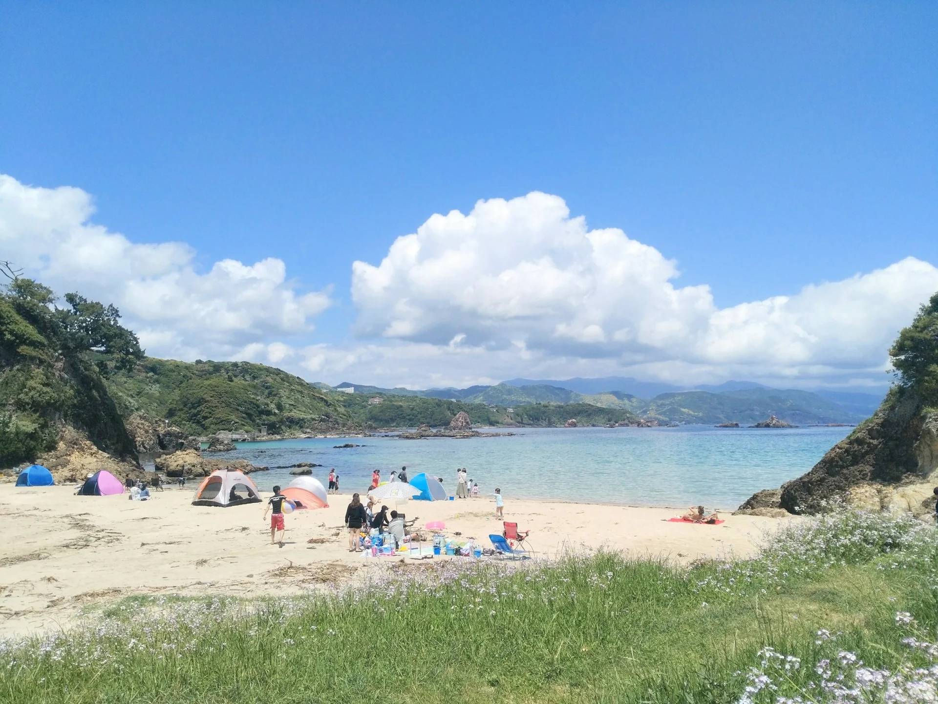 入り江に包まれた、プライベートビーチのような九十浜(くじゅっぱま)。