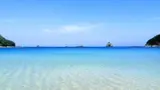 風まちから車で約10分、外浦海岸の透き通る海。